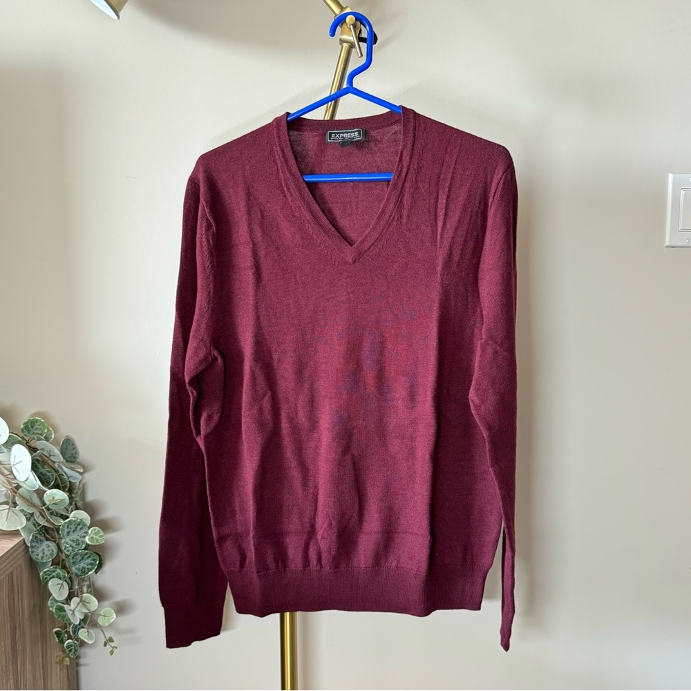 EXPRESS - Burgundy V Neck Long Sleeve Sweatshirt - Men’s Medium